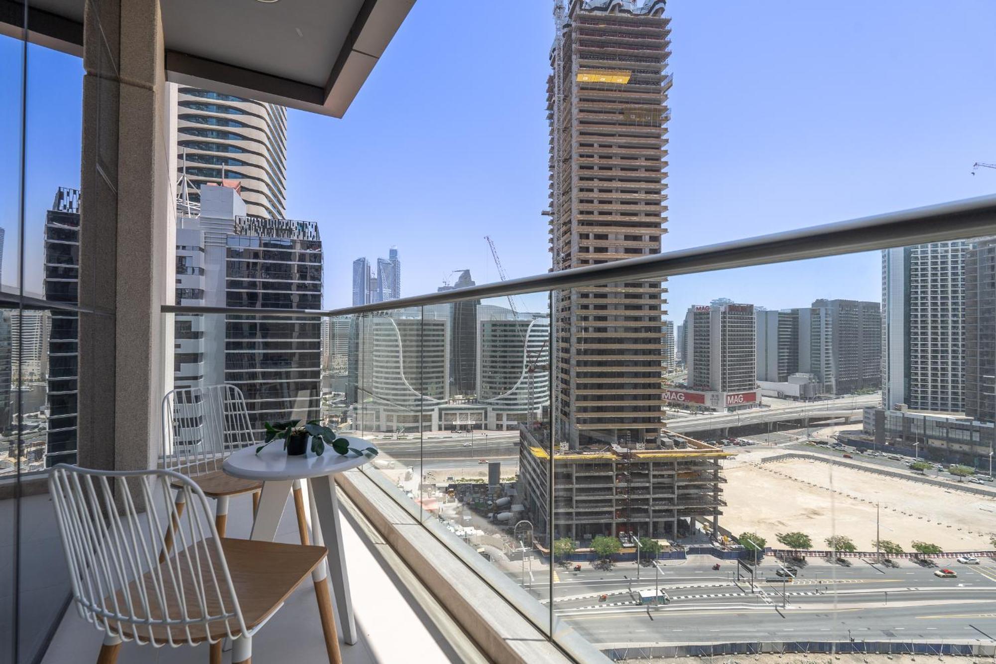 Апартаменти Heaven Crest Downtown - And 1 Bedroom 2 Minute Walk To Mall And Burj Khalifa *