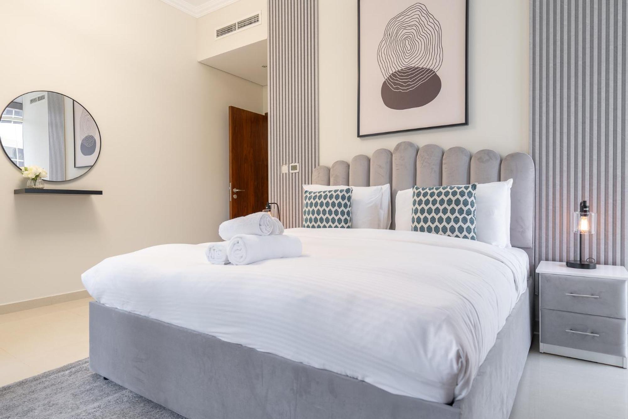 Апартаменти Heaven Crest Downtown - And 1 Bedroom 2 Minute Walk To Mall And Burj Khalifa Дубай