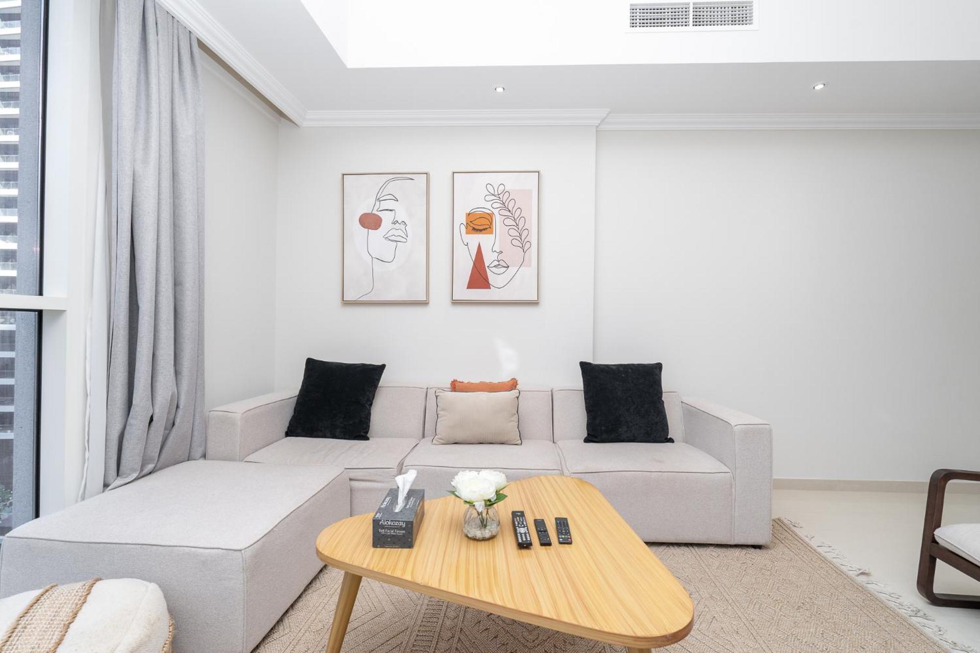 Апартаменти Heaven Crest Downtown - And 1 Bedroom 2 Minute Walk To Mall And Burj Khalifa *