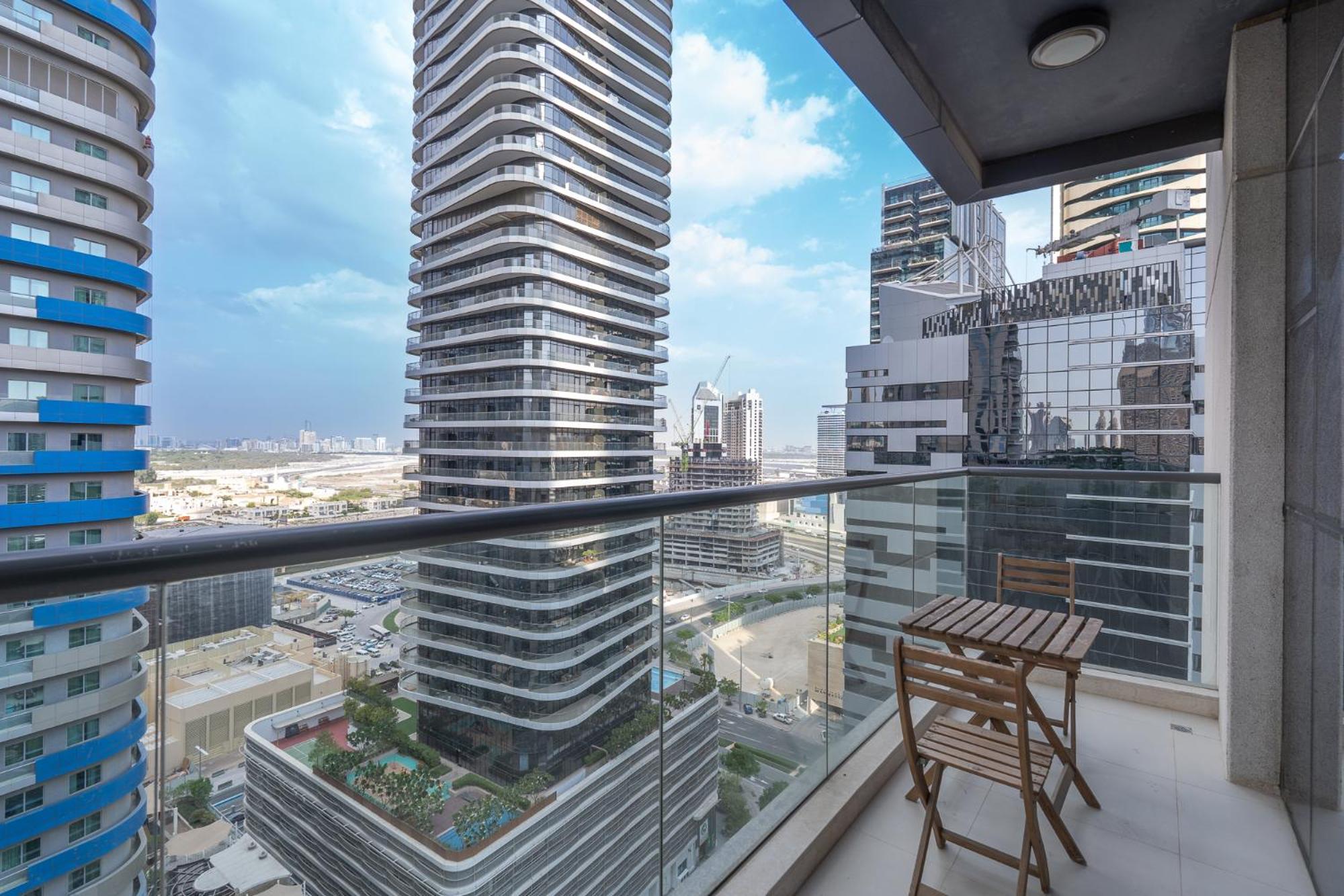 Апартаменти Heaven Crest Downtown - And 1 Bedroom 2 Minute Walk To Mall And Burj Khalifa