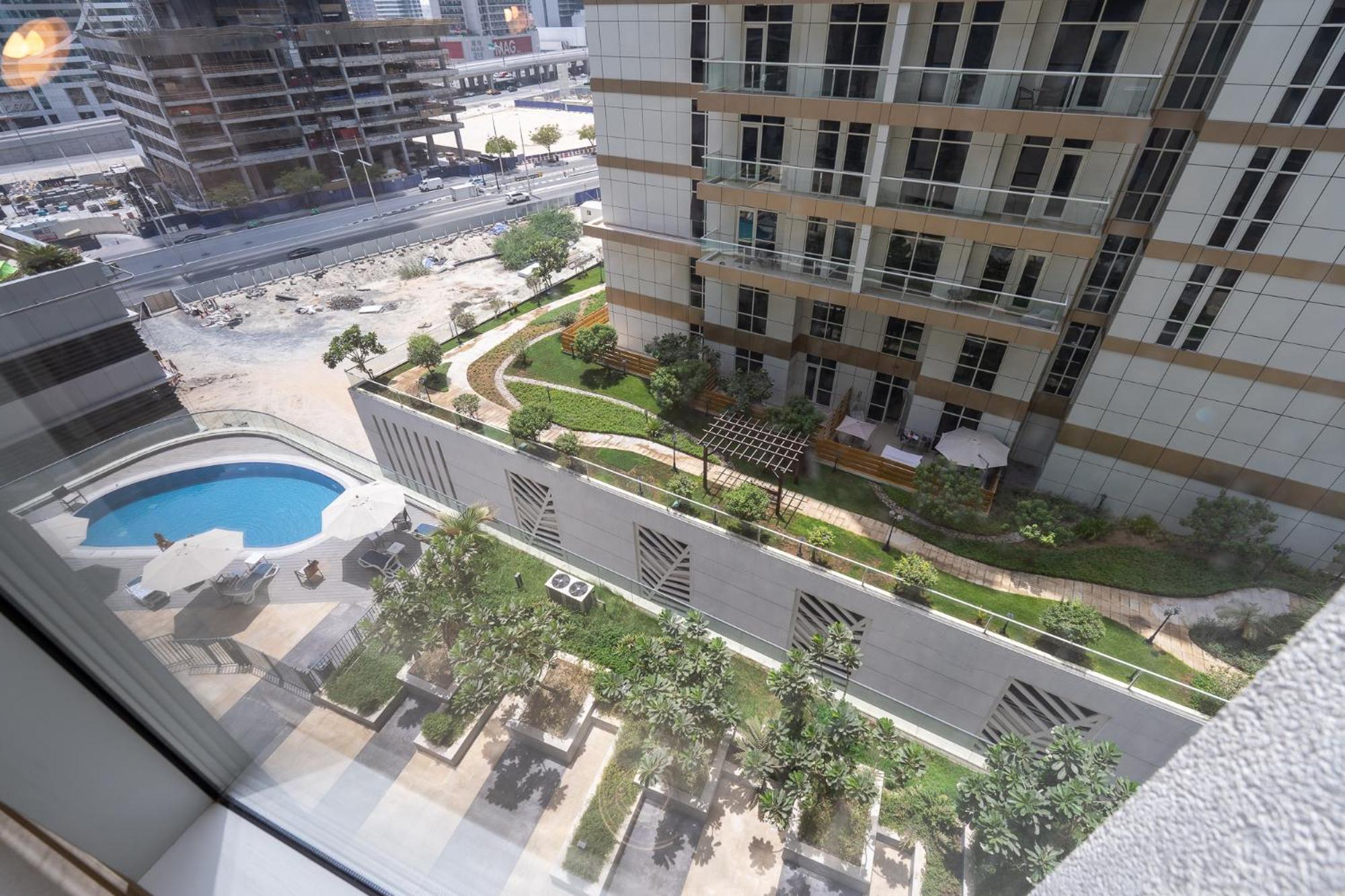 Heaven Crest Downtown - And 1 Bedroom 2 Minute Walk To Mall And Burj Khalifa Апартаменти *