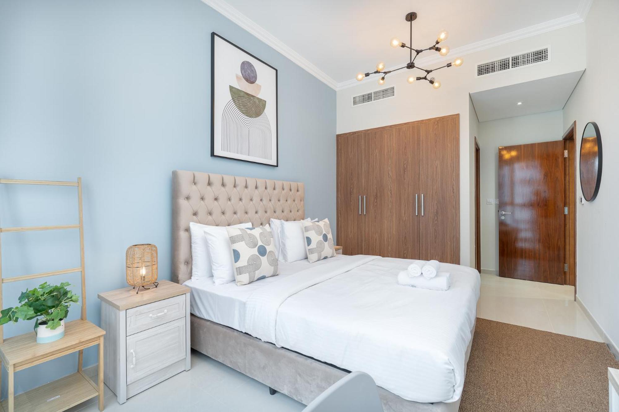 Heaven Crest Homes: Downtown Near Mall & Burj Khalifa *