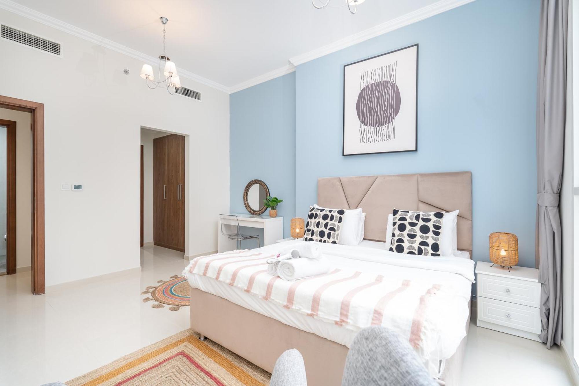 Heaven Crest Homes: Downtown Near Mall & Burj Khalifa *